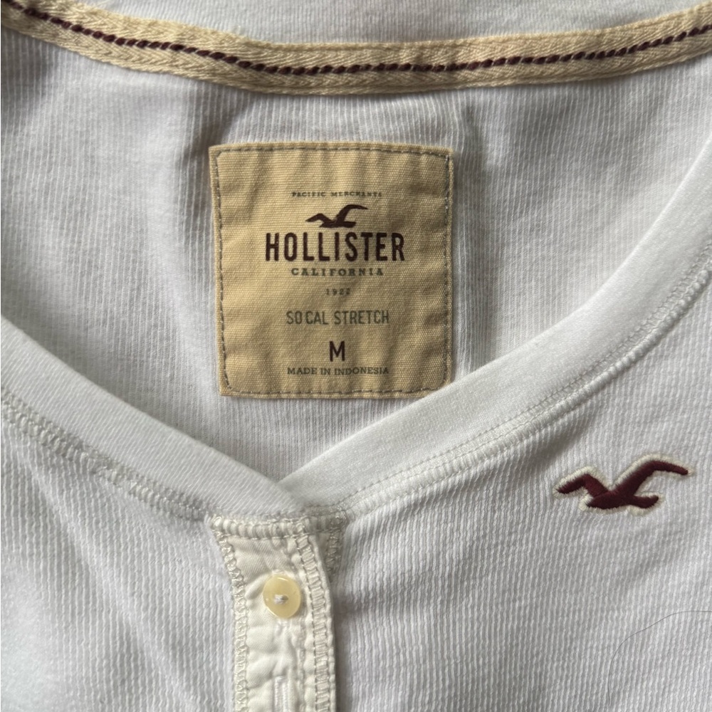 NWT - Set of 3 Hollister Henley’s. Gray, Cream, and Red Long Sleeve Tops - Picture 4 of 7
